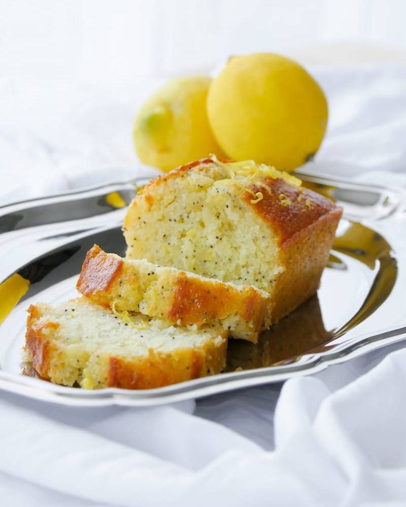 Cake au citron et aux graines de pavot tranché
